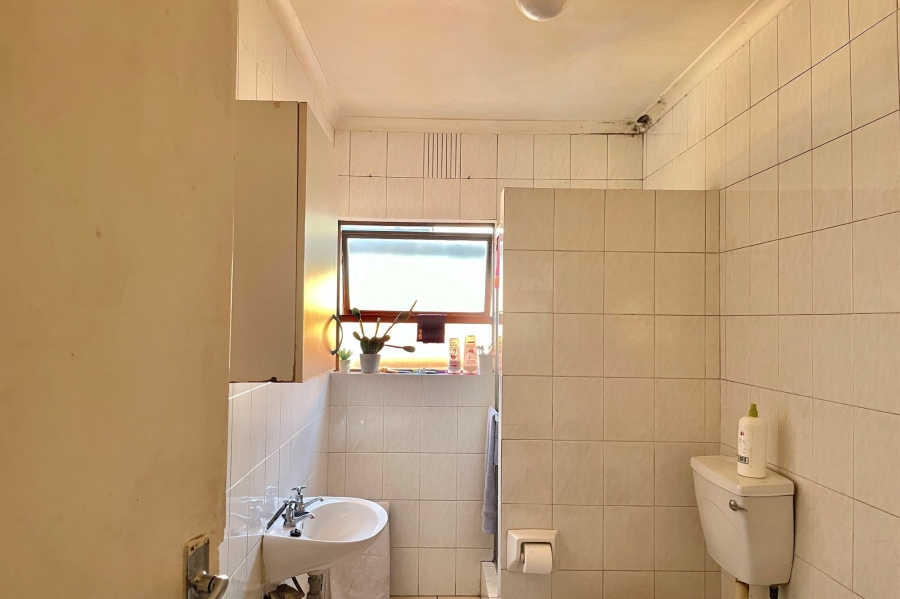 3 Bedroom Property for Sale in Silvertown Western Cape